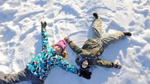 времето студ деца зима