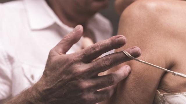Френски водещ и писател: Жените над 50 г. са прекалено стари за любов