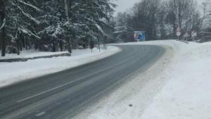 Силен сняг вали на прохода Предел има закъсали камиони  20 снегорина