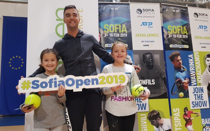 Димитър Кузманов зарадва стотици деца в Благоевград преди Sofia Open