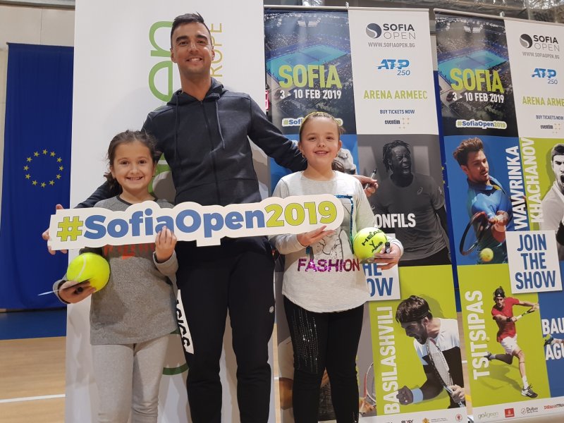 Димитър Кузманов зарадва стотици деца в Благоевград преди Sofia Open1