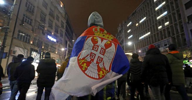 Хиляди сърби се събраха тази вечер на шествие в центъра