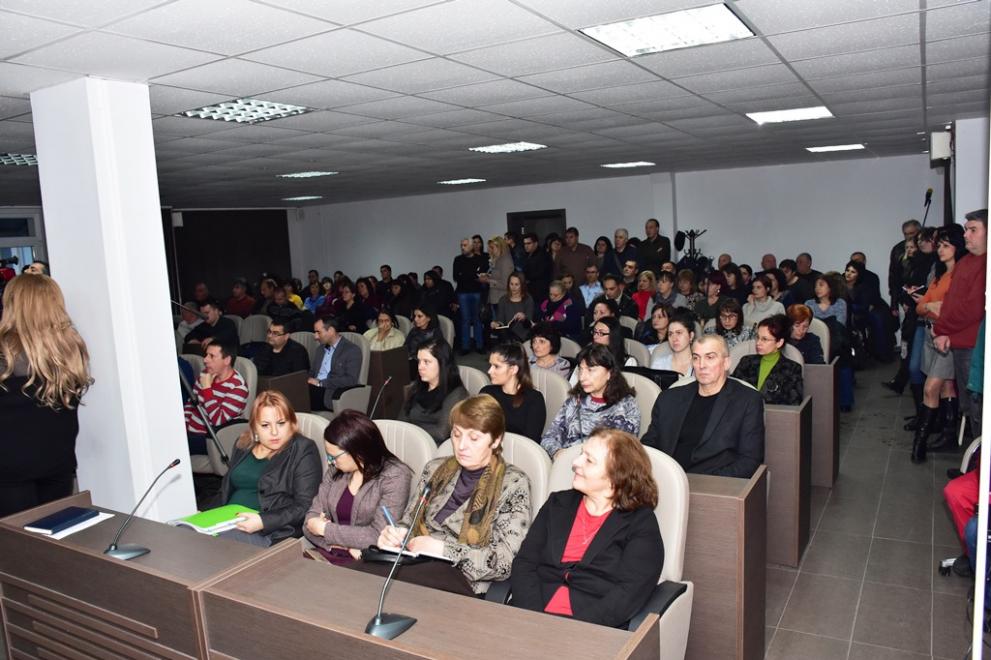 Обществено обсъждане