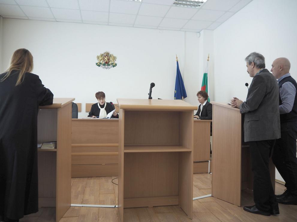 Кметица счупи глезен на протест пред Административния съд