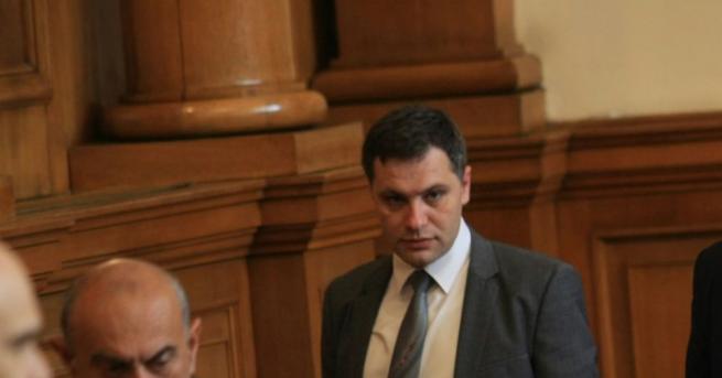 Депутатът от Обединени патриоти Александър Сиди се закани да съди