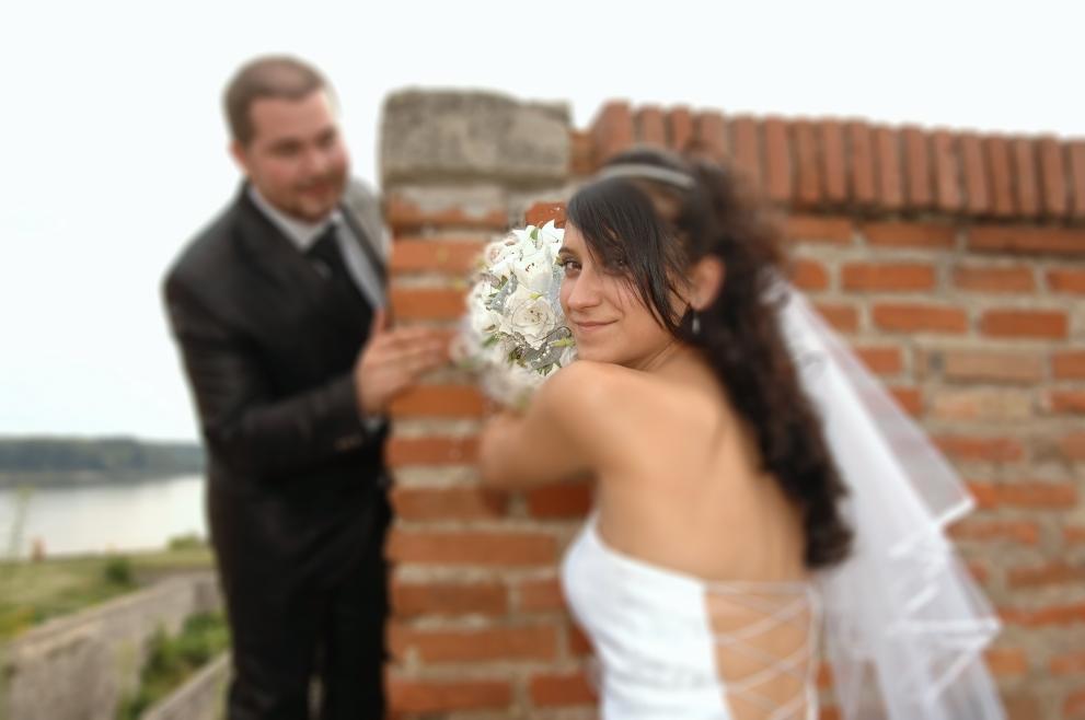 Младоженците винаги си правят интересни снимки на крепостта "Баба Вида" във Видин.