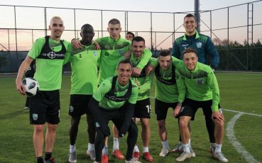 Бивш левскар вкара при равенство срещу Берое, Бербатов не игра