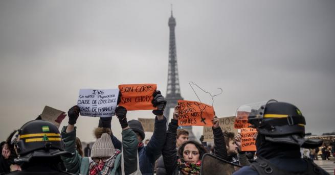 Няколко хиляди човека манифестираха днес в Париж в знак на