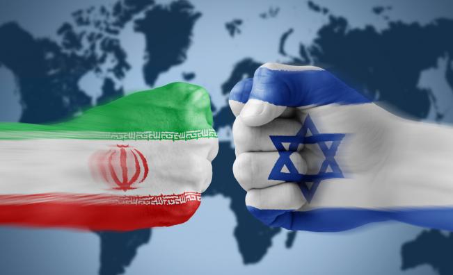 Израел удари Иран в 