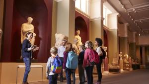 Екскурзовод деца музей