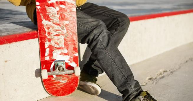 Пълна колекция от 248 скейтборда от престижната марка Сюприйм беше