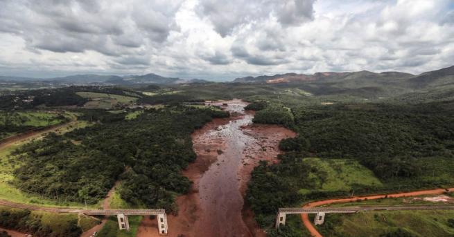 Броят на загиналите в срутването на хвостохранилището в Бразилия достигна