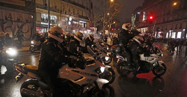 Участник в протестите на жълтите жилетки в Париж е пострадал