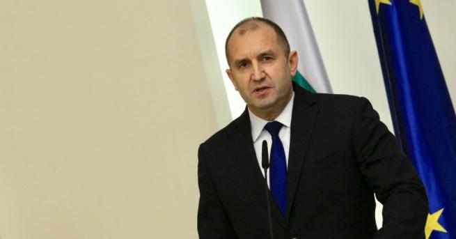 Президентът Румен Радев пристигна в Лисабон Българският държавен глава е