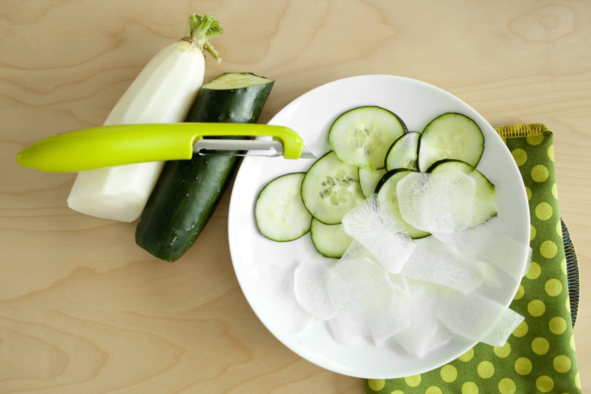 Белачката за плодове и зеленчуци e като всеки останал нож. Ако е качествена, може да издържи няколко години, но може да се захаби и след половин година използване. 