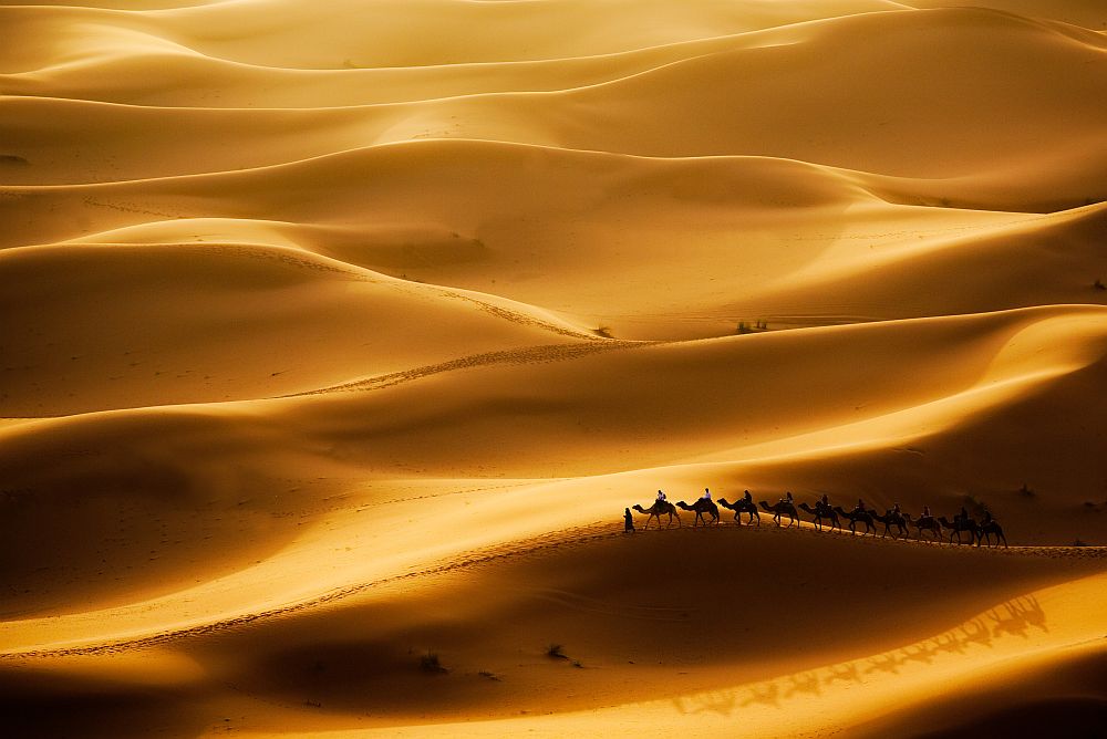 Легенда разказва, че пясъчните дюни Ерг Чеби (Erg Chebbi) в Мароко са били натрупани от Бог като отговор-наказание за отказ да се подслони уморен пътник в пустинята Сахара. Мароканците вярват, че дюните се натрупват като вид препятствие и урок, който учи никога да не се отказва помощ на закъсал и уморен пътник. Дюните Ерг Чеби в Мерзуга са безспорно една от най-големите забележителности на Мароко.