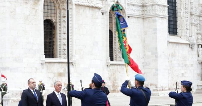 Продължава посещението в Португалия на президента Румен Радев. Днес той
