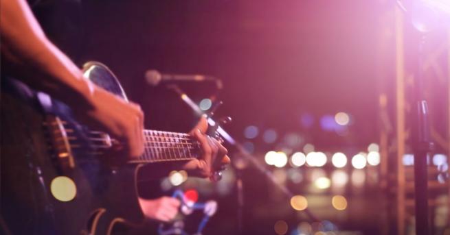 Нийл Дайъмънд пренаписа текста на хита си Sweet Caroline със