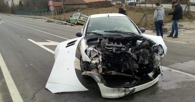 Тежка верижна катастрофа блокира за няколко часа главния път между