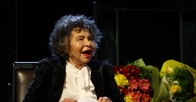 Днес казваме последно сбогом на великата българска актриса Стоянка Мутафова Поклонението