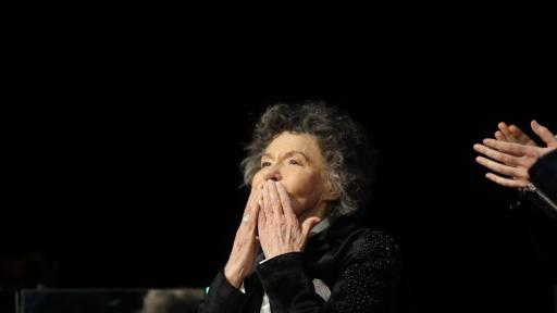  <p>Цяла<strong> България</strong> скърби за<b>&nbsp;</b>неповторимата <b>Стоянка</b></p> 