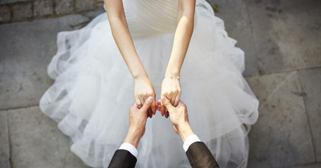 Учени установиха че продължителността на брака e свързана с определен