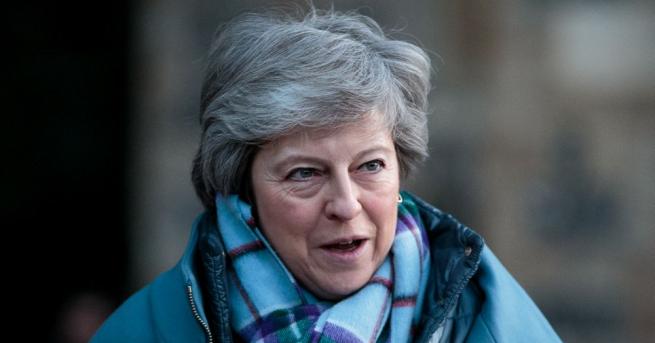 Британската министър-председателка Тереза Мей предлага парламентът да гласува дали страната
