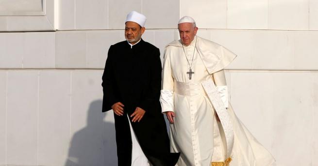 Папа Франциск който е на историческо посещение в Обединените арабски