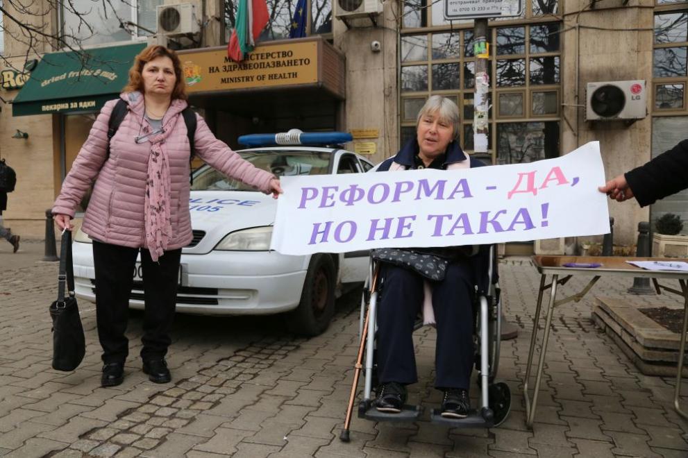 Вчера хора с увреждания протестираха пред здравното министерство