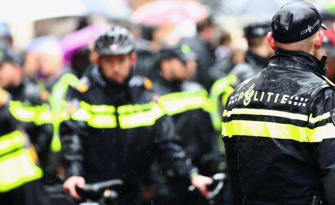 Стрелба в Амстердам, полицията застреля въоръжен