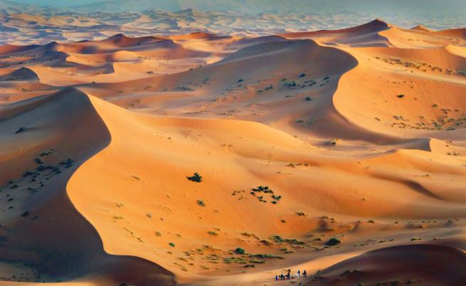 Мистериозни каменни конструкции в Западна Сахара