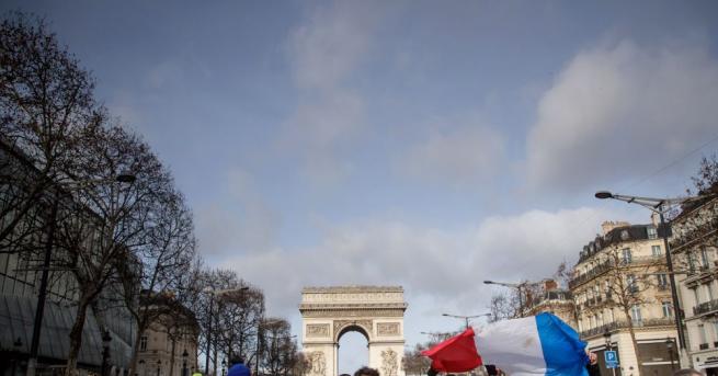 Нови протести на жълтите жилетки“ в Париж. Демонстрантите се събраха