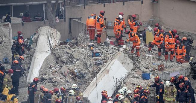 Броят на жертвите при срутването на 8 етажния блок в Истанбул