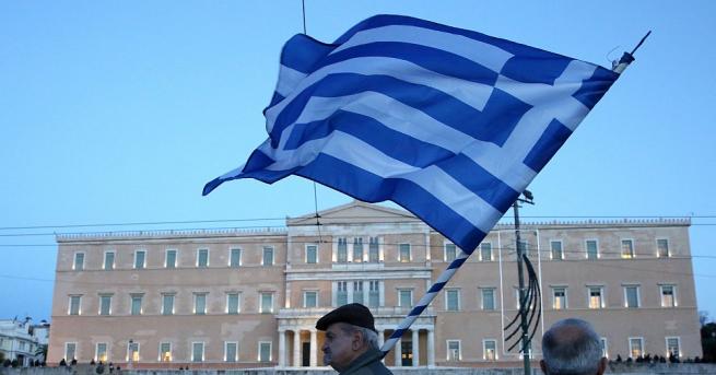 Около 600 трактора блокираха днес различни пътища в Гърция най вече