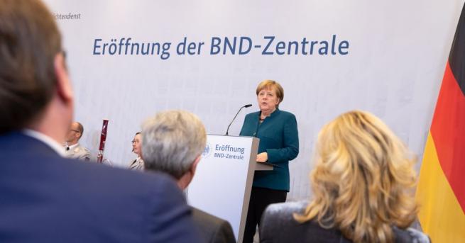 Германският канцлер Ангела Меркел откри новият комплекс на германската Федерална