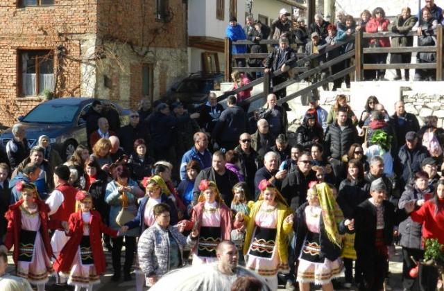 Слънчев зимен фестивал в село Делчево