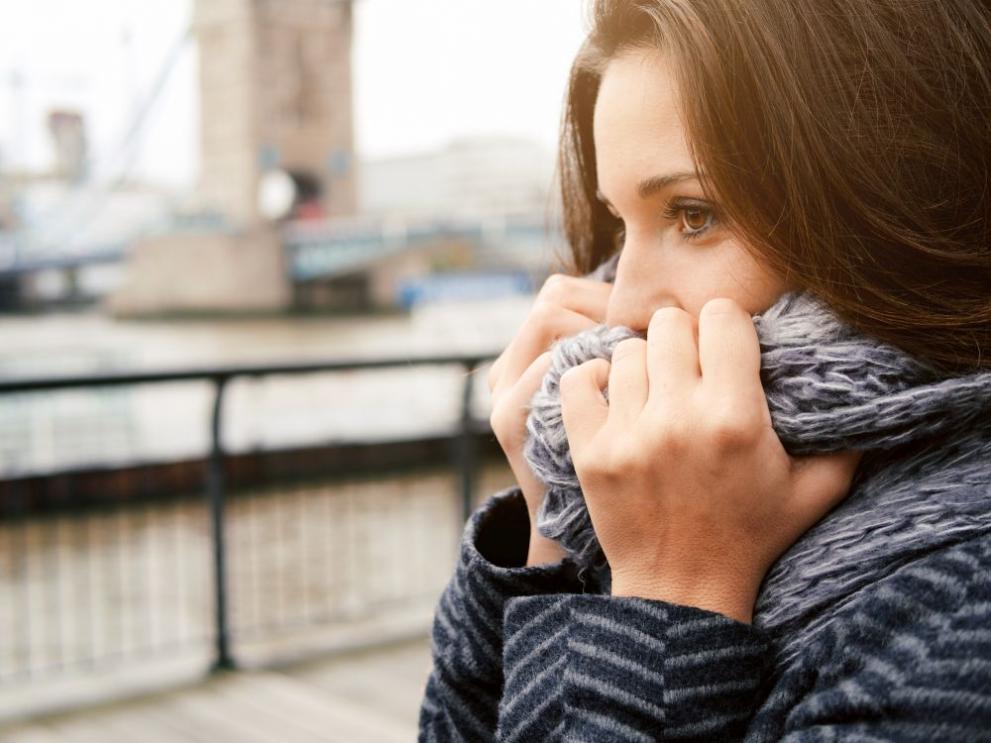  времето студено жена шал 