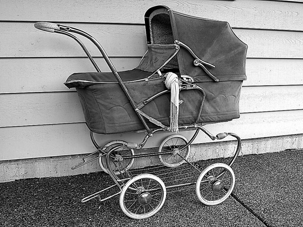  бебешка количка остаряла 