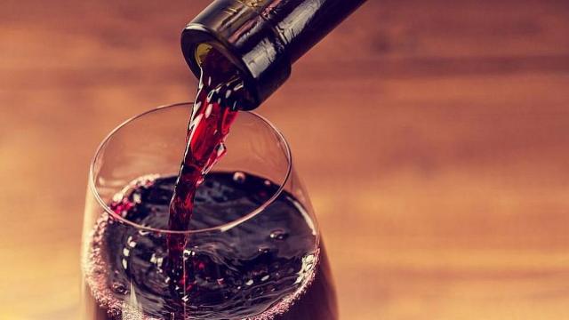 Пийте чаша вино всеки ден и ще избегнете депресия 