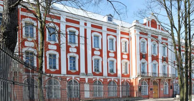 Срути се част от сграда на университет в Санкт Петербург,