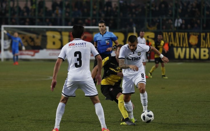 В мач с нерви и картони Ботев излъга Славия