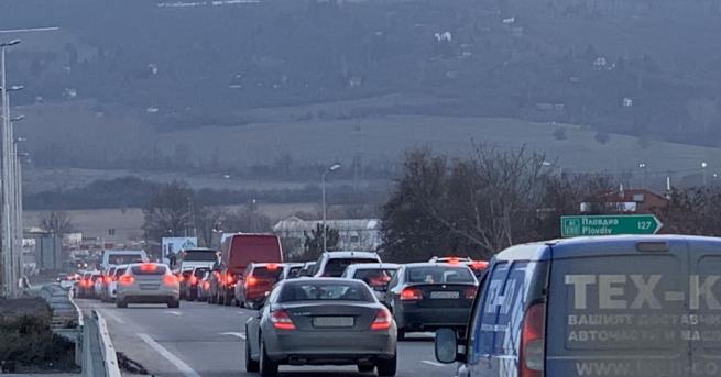 Тир се завъртя на АМ Тракия и блокира движението в