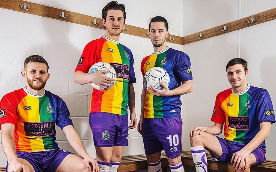 Алтринчъм влезе в историята с тениски срещу хомофобията