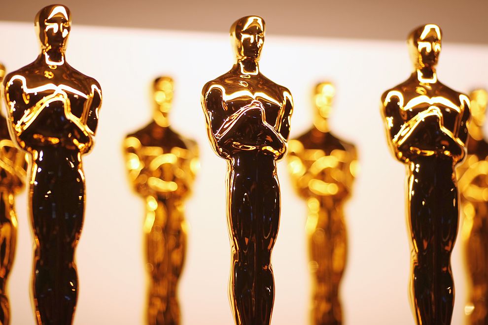 Организаторите на церемонията по връчване на наградите Оскари се отказаха от идеята да връчат четири приза по време на рекламите