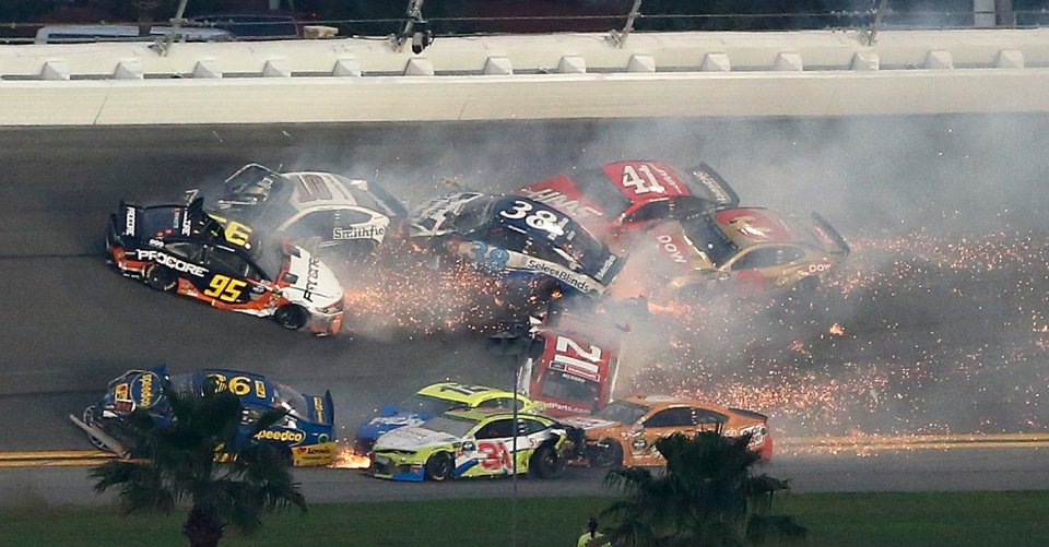 Брутална катастрофа с 21 болида на Daytona 5001