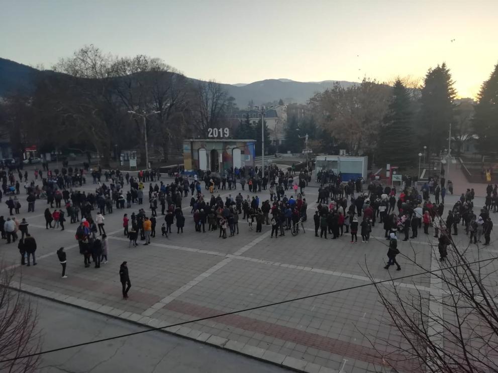  Над 1 000 кюстендилци на бдение и безмълвно шествие в памет на убития Валери Дъбов 