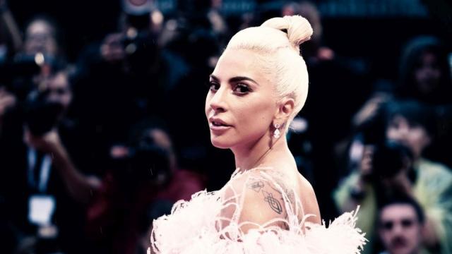 Лейди Гага се подготвя за наградите на MTV във вана с лед (СНИМКА)