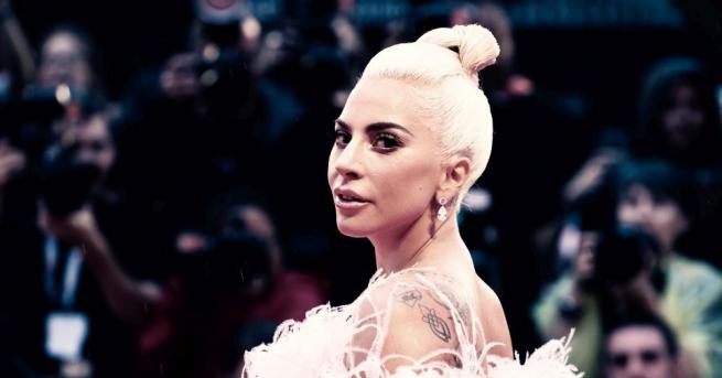 Лейди Гага ще бъде придружена от дългогодишния си мениджър Боби