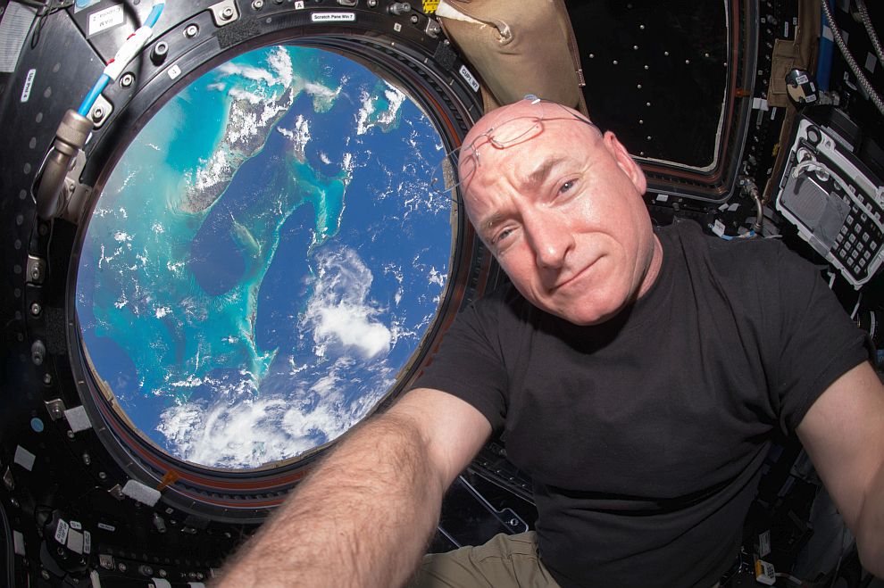  Скот Кели остана на Международната галактическа станция рекордните за Съединени американски щати 340 дни 