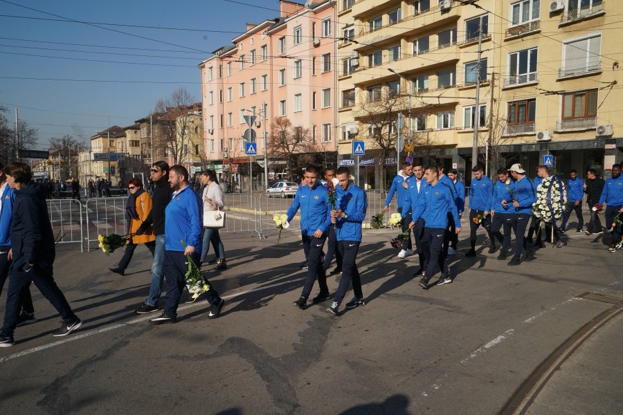 Отборът на Левски почете Апостола1